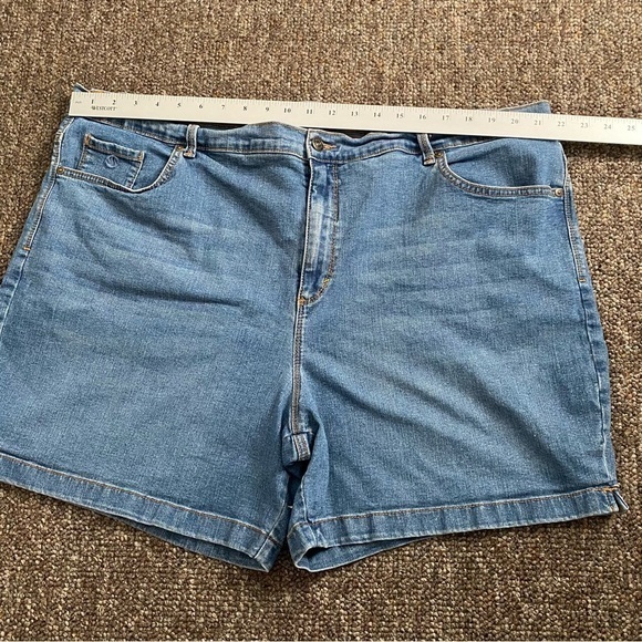 Gloria Vanderbilt Shorts Women’s Plus Size 24W Amanda Blue Jean Medium Wash - Picture 13 of 14